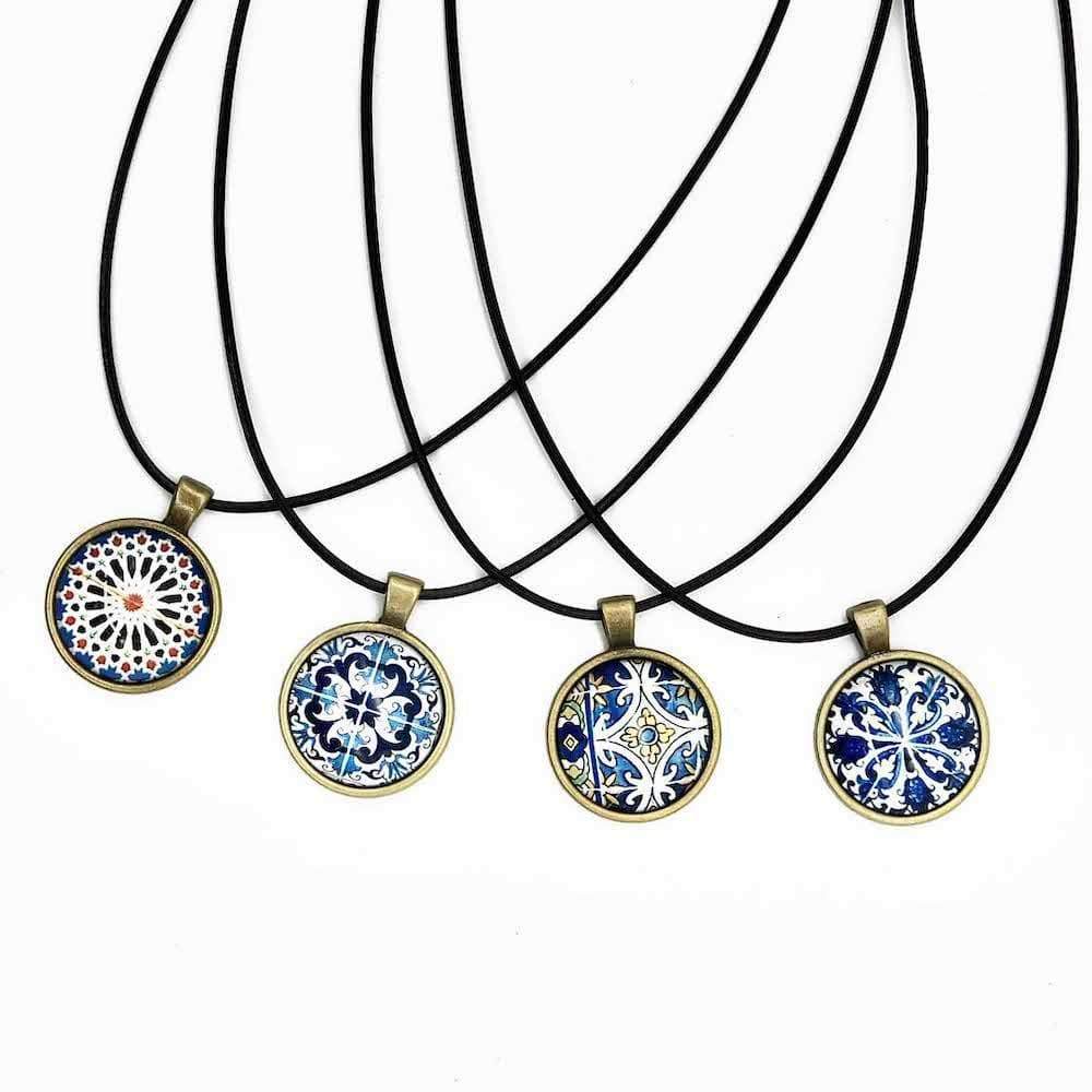 luisa-paix-o-azulejo-collier-cuir-pendentif-44cm-2 image 3