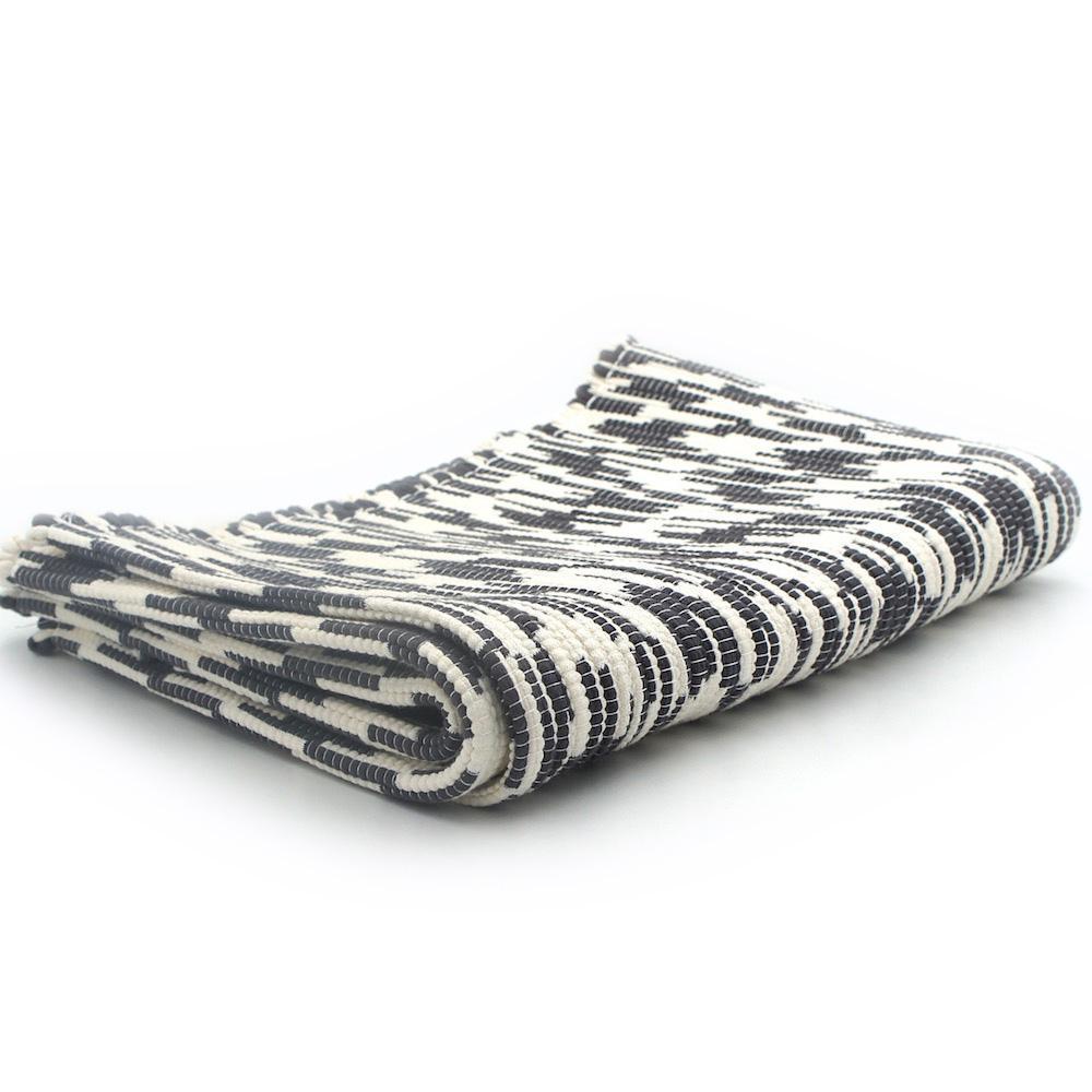 luisa-paix-o-tapis-coton-gris-blanc-150x50 image 1