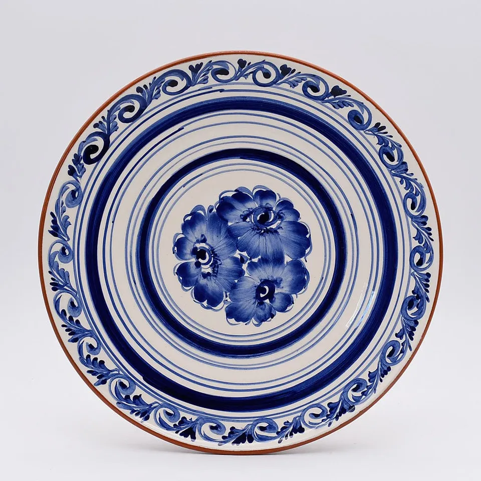 luisa-paix-o-assiette-terre-cuite-28cm-bleue-artisanale image 1