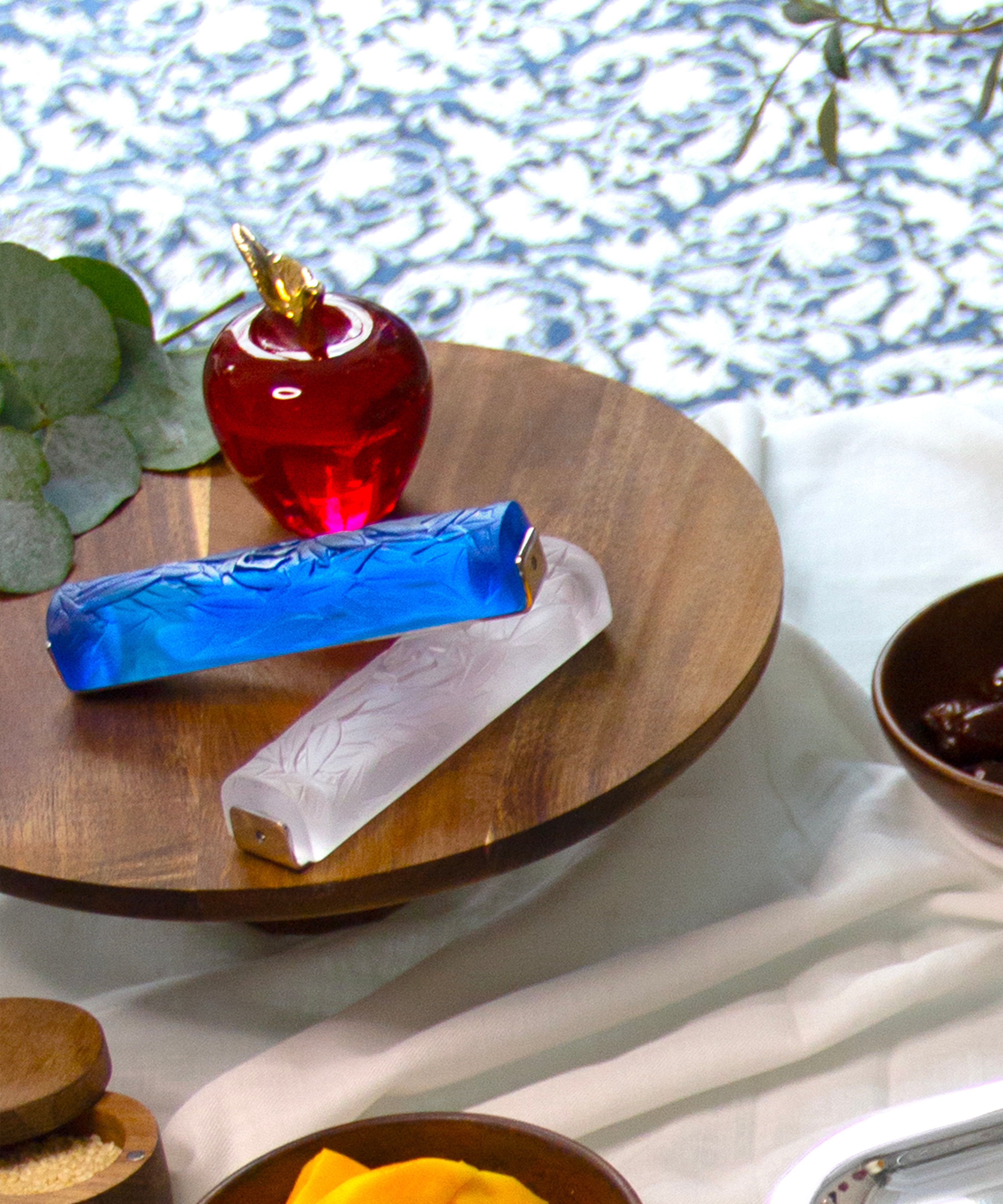daum-mezuzah-feuille-olivier-bleue-cristal image 4