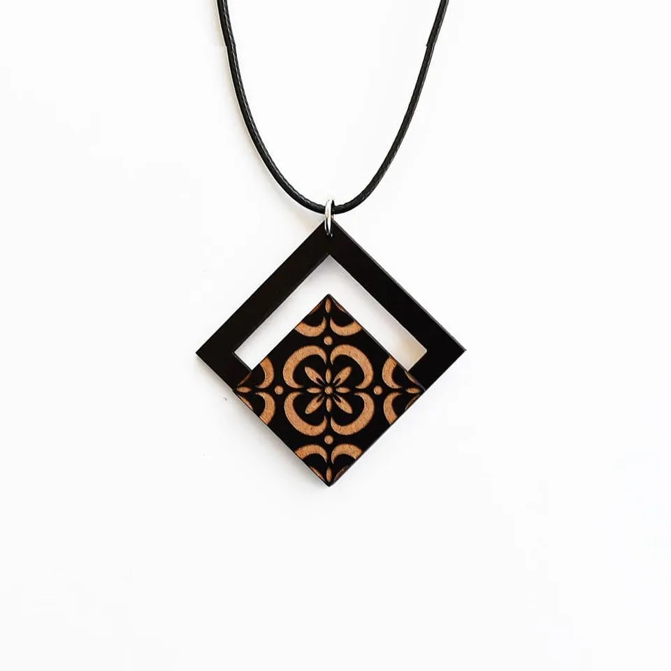 luisa-paix-o-azulejo-collier-coton-bois-noir-r-glable image 1