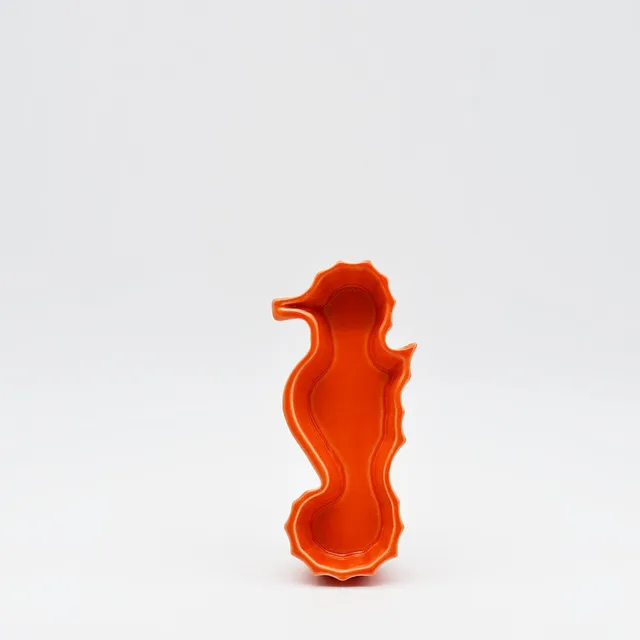 luisa-paix-o-vaisselle-portugaise-hippocampe-plat-orange-18-cm image 1