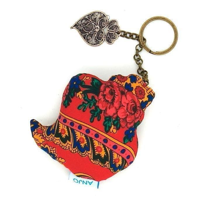 luisa-paix-o-c-ur-de-viana-porte-cl-s-rouge-tissu-minho image 1
