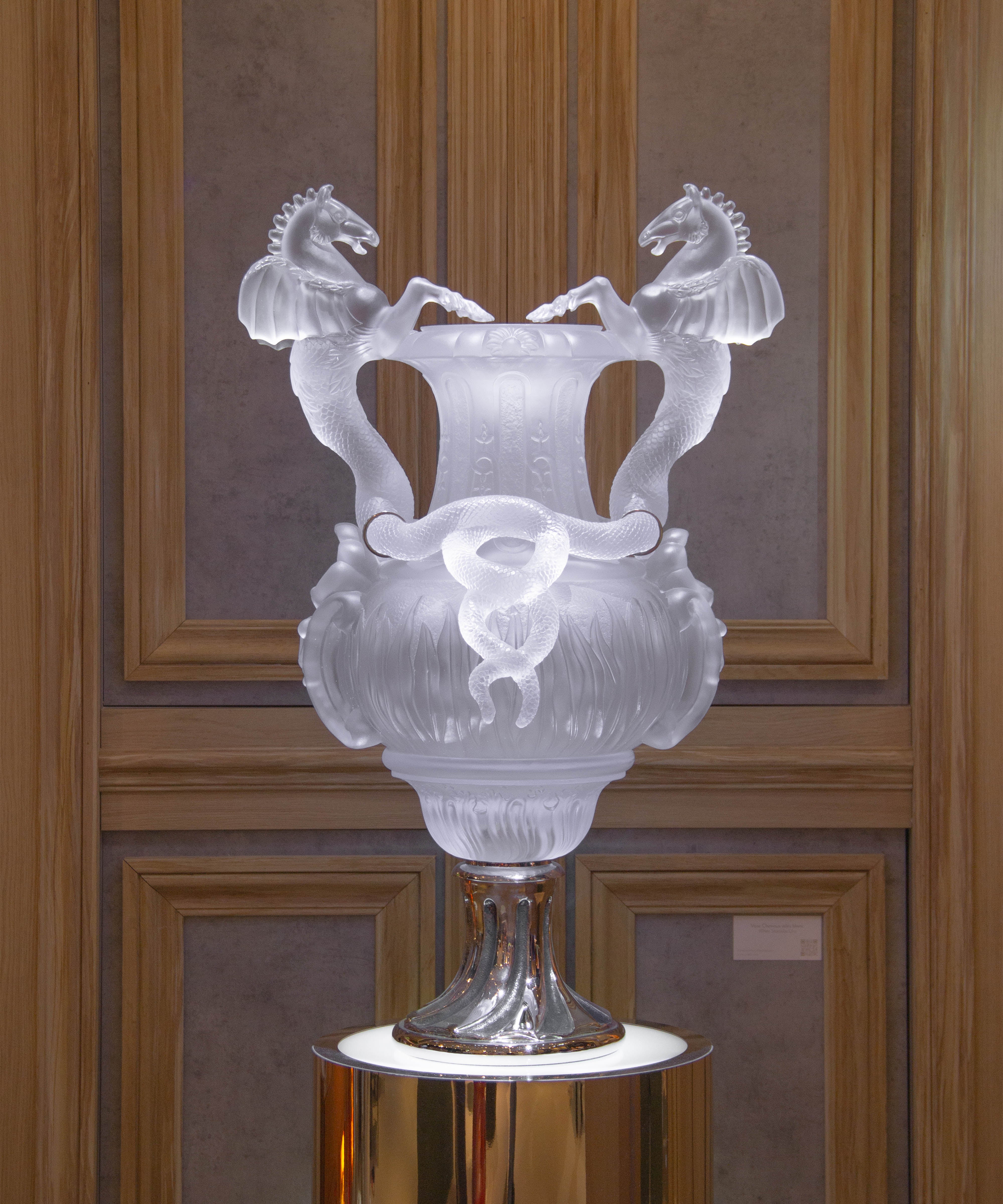 daum-univers-animalier-vase-chevaux-ail-s-blanc-8-ex image 2