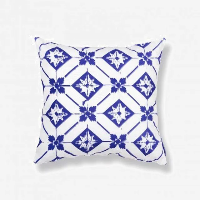 luisa-paix-o-azulejos-housse-de-coussin-50x50-coton-blanc image 1