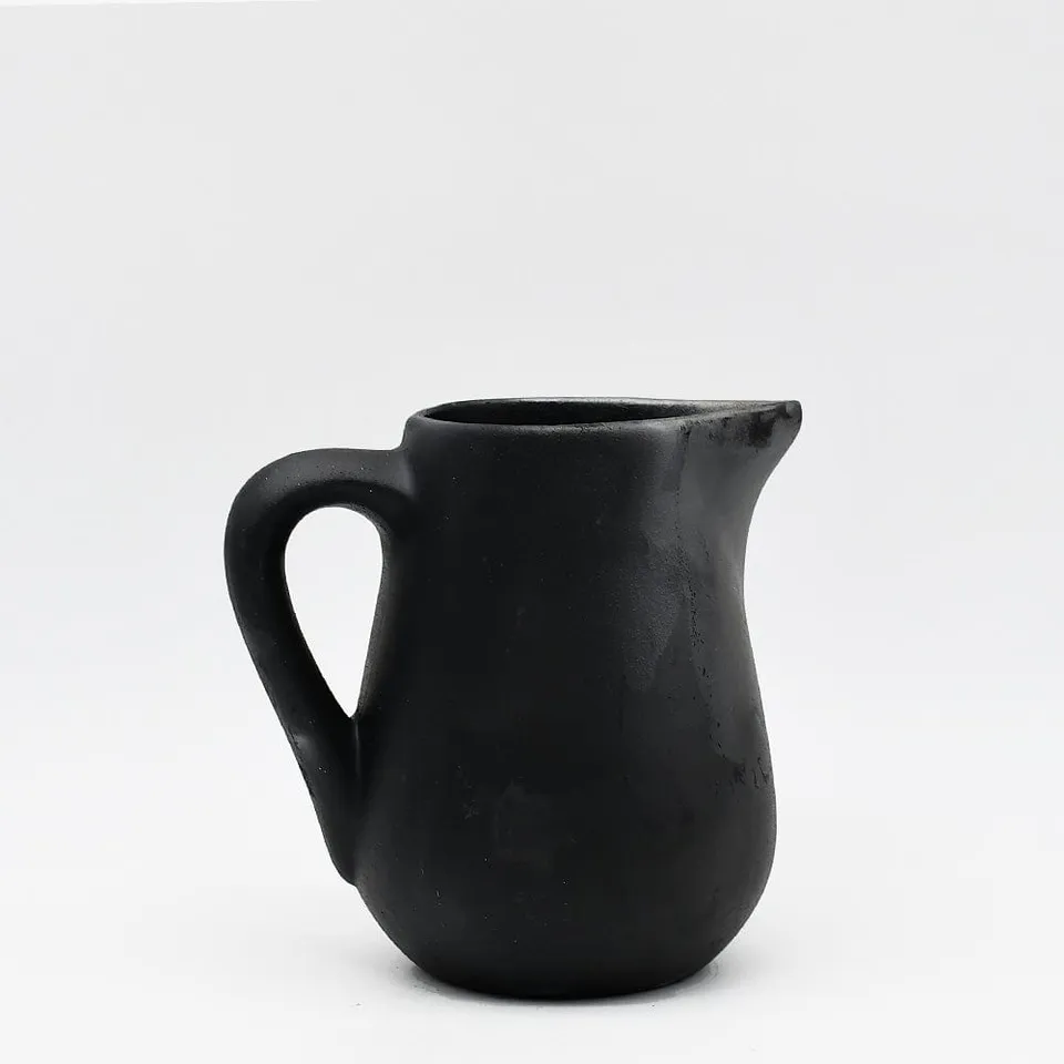 luisa-paix-o-bisalh-es-pichet-terre-cuite-noire-16cm-eau image 1