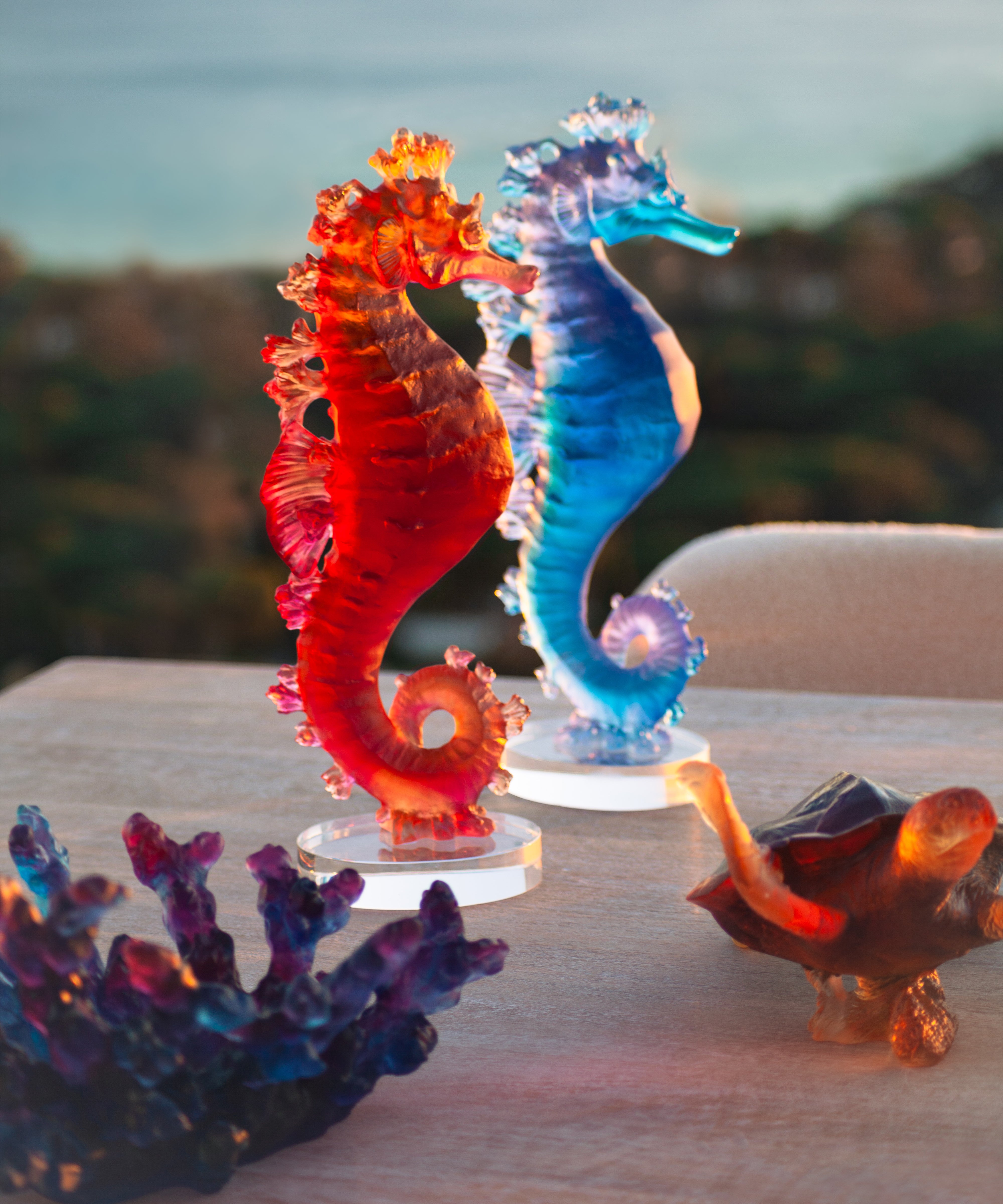 daum-mer-de-corail-hippocampe-sculpture-ambre-rouge image 3