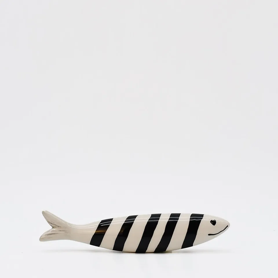 luisa-paix-o-sardine-souriante-en-c-ramique-noire-19-cm image 1