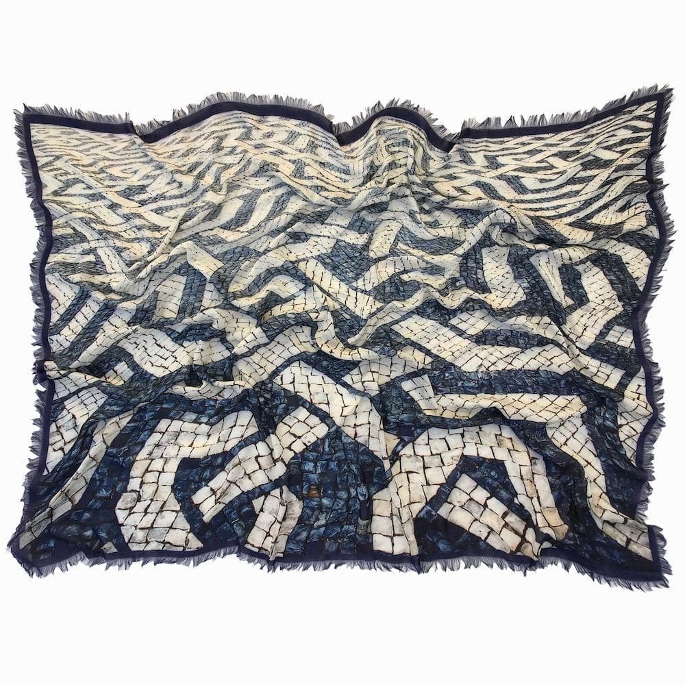 luisa-paix-o-cal-ada-portuguesa-foulard-bleu-100x138-cm image 2