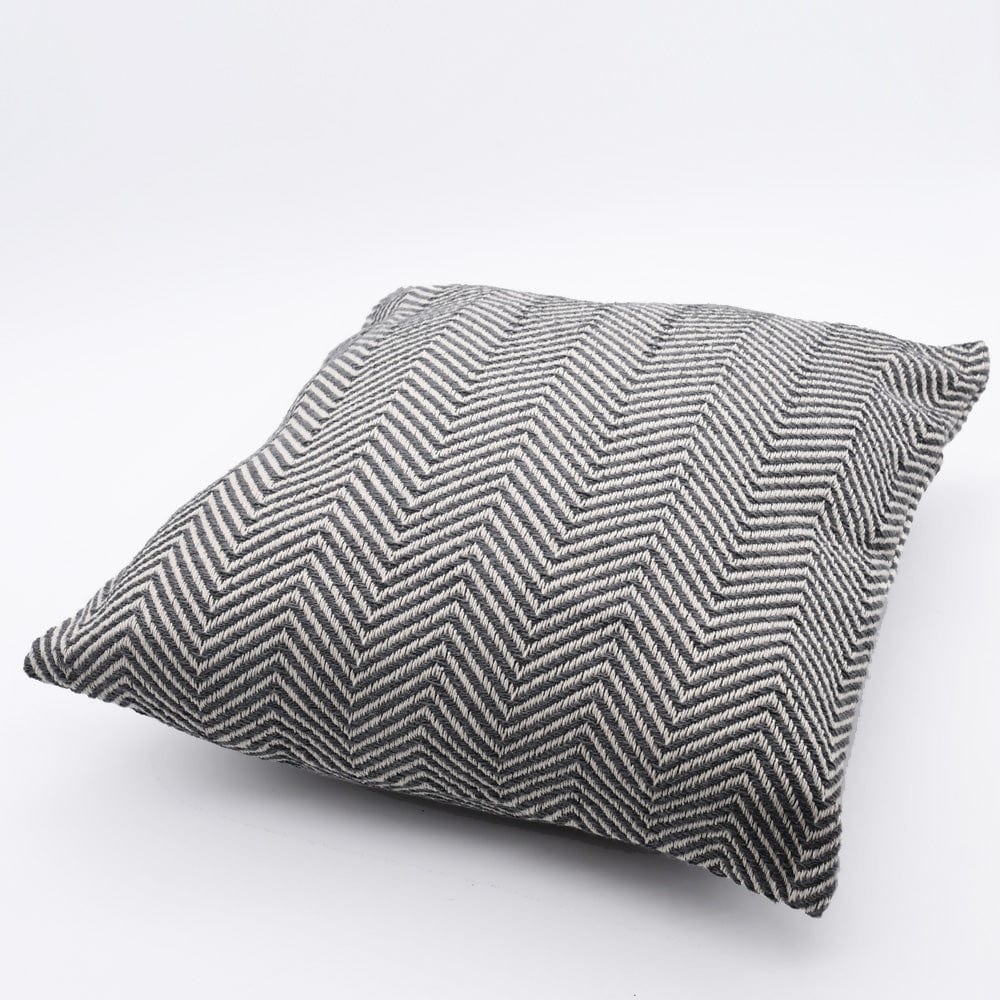 luisa-paix-o-chevrons-housse-de-coussin-50x50-gris image 2