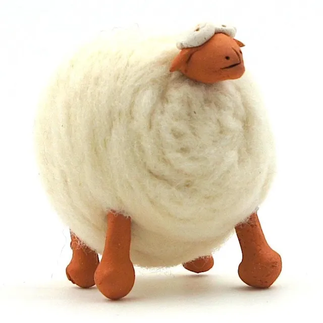 luisa-paix-o-ovelha-beje-peluche-d-corative-mouton-beige-laine image 1
