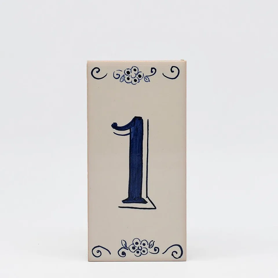 luisa-paix-o-azulejo-n-rue-1-fa-ence-peinte-main-15x7-5cm image 1