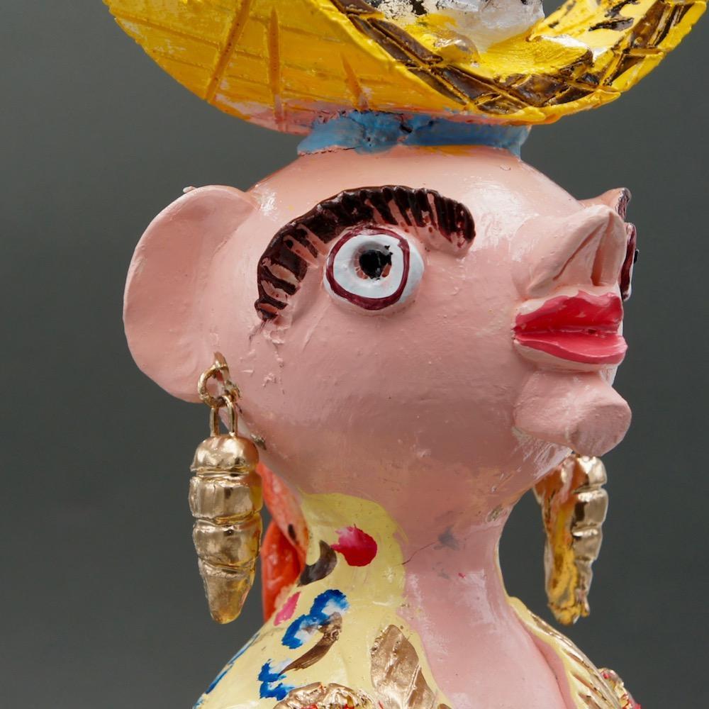 luisa-paix-o-boneca-com-pr-s-pio-40-cm-figurine-j-lia-c-ta image 6