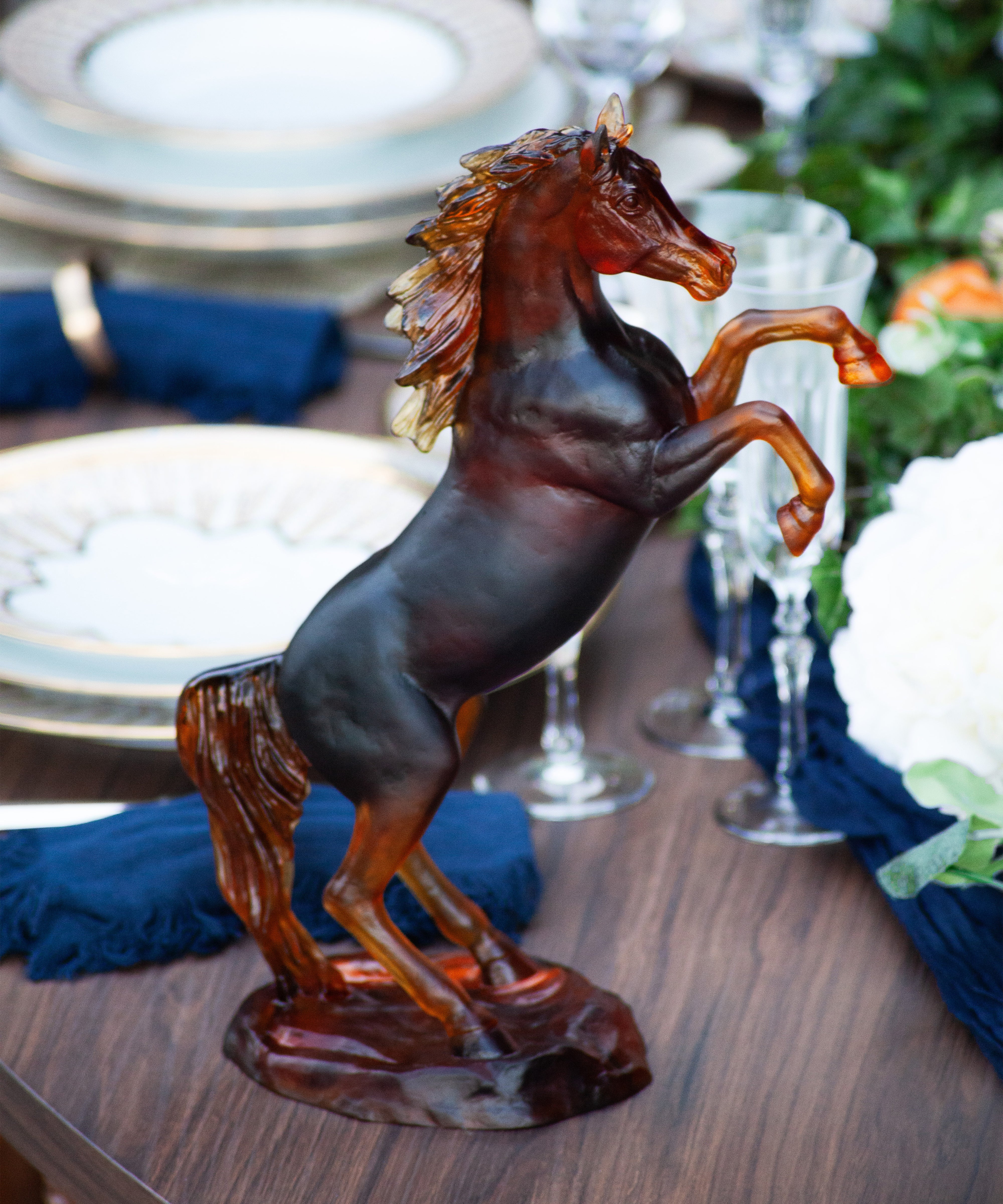 daum-univers-animalier-cheval-fougueux-sculpture-ambre-500ex image 2