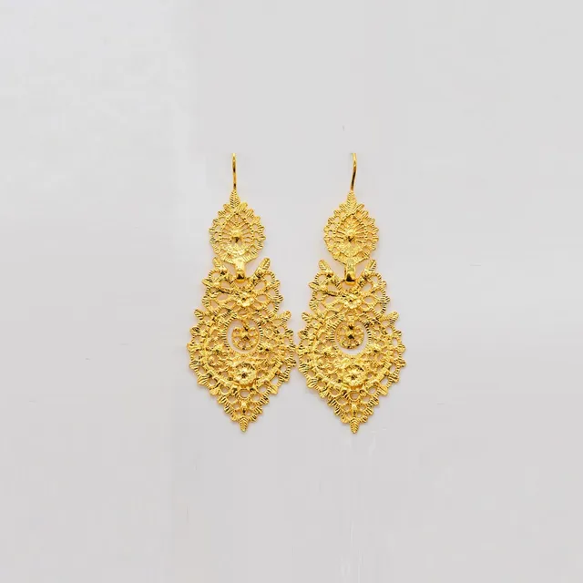 luisa-paix-o-bijoux-boucles-brincos-rainha-dor-5-5-cm image 1