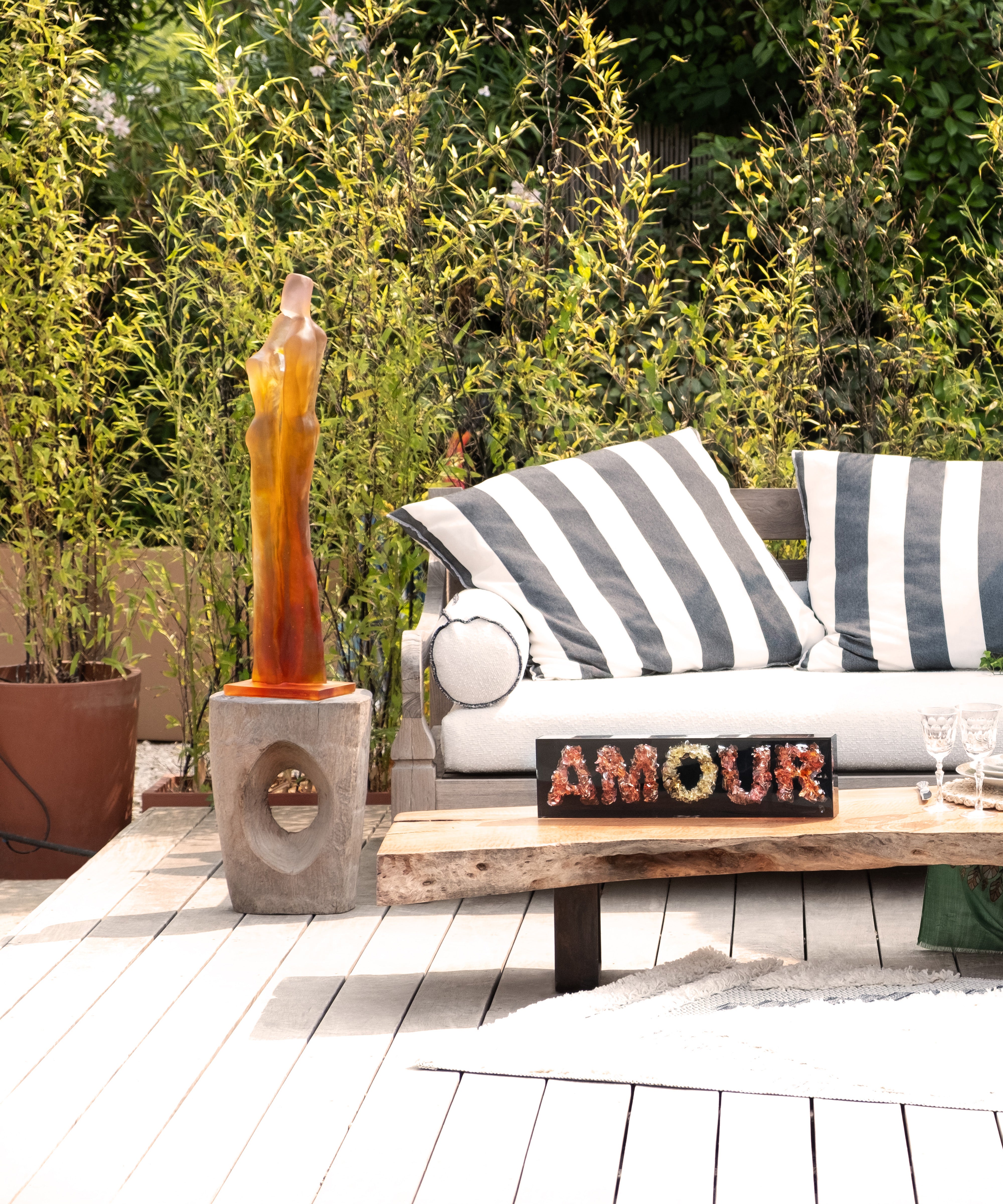 daum-univers-f-minin-le-retour-sculpture-cristal-ambre-rose image 4