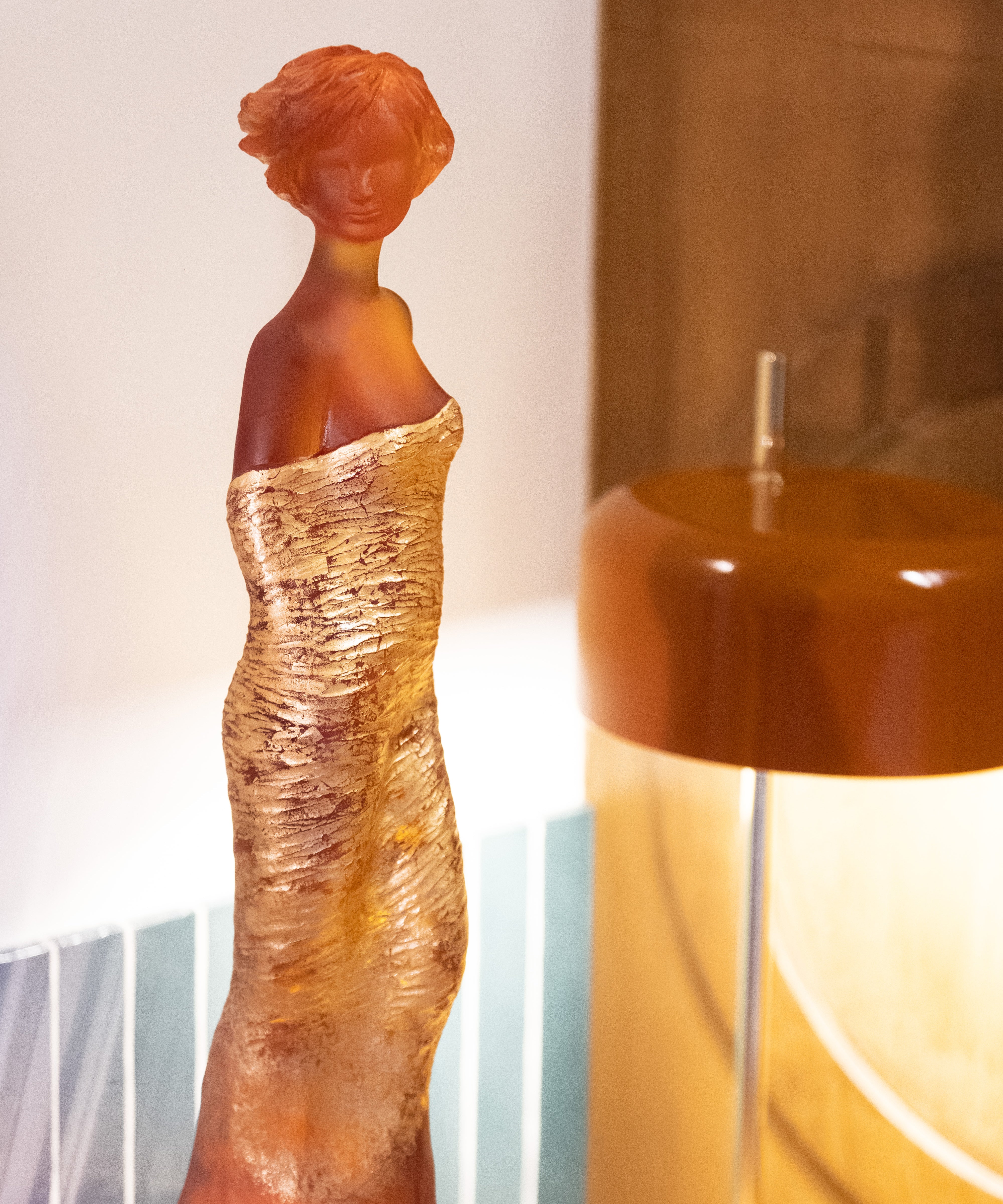 daum-univers-f-minin-galat-a-ambre-sculpture-femme image 2