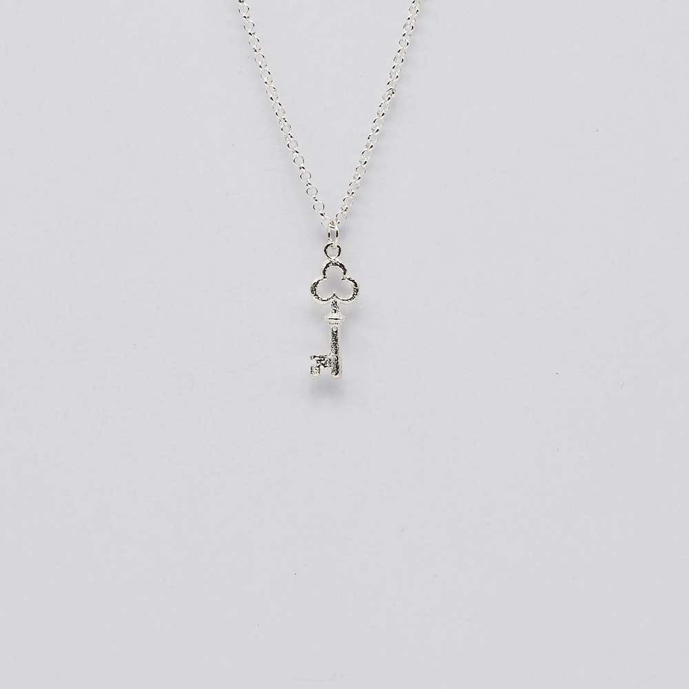 luisa-paix-o-bijoux-charm-cl-saint-pierre-argent-925-2cm image 1