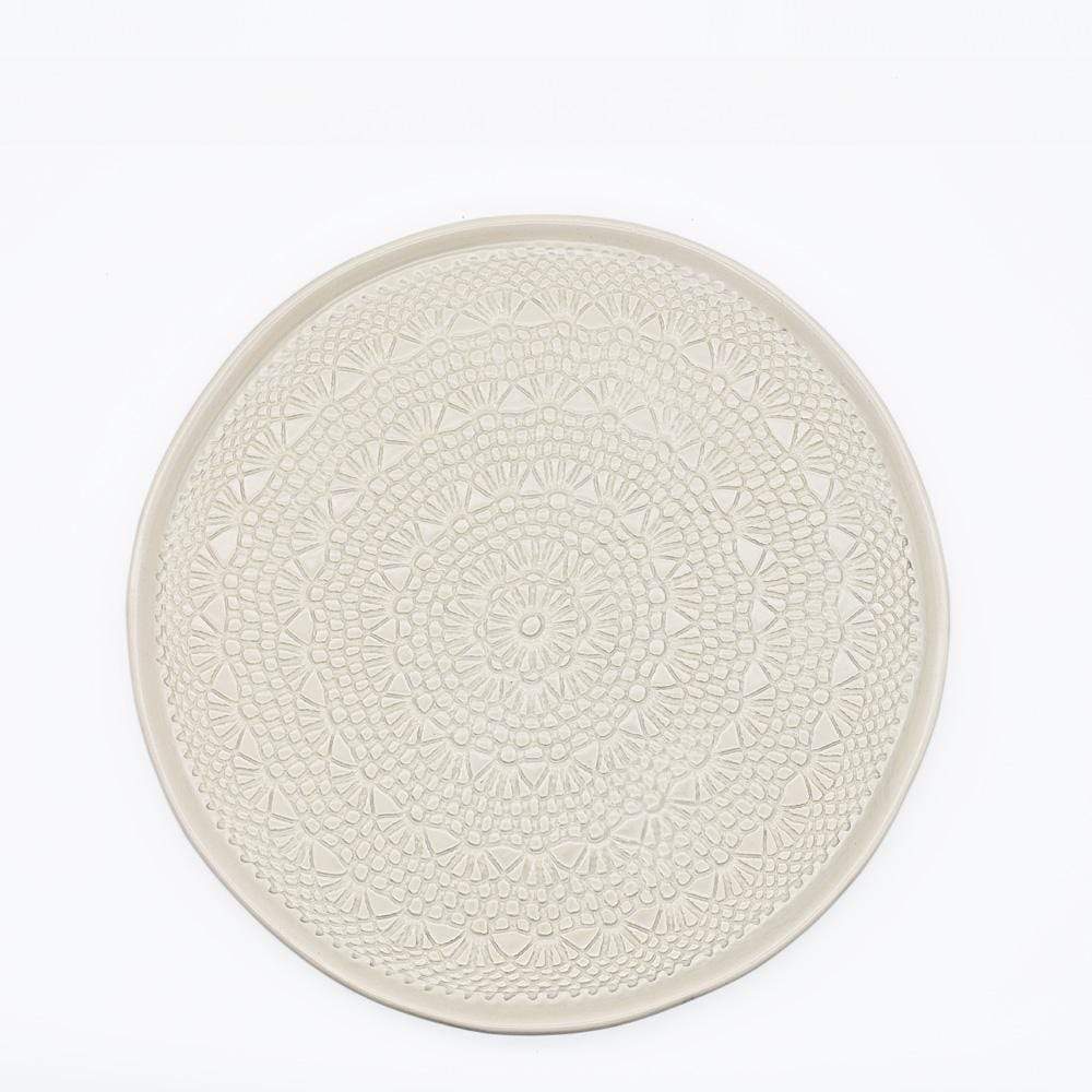 luisa-paix-o-carimbada-assiette-c-ramique-beige-27-cm-artisanale image 1