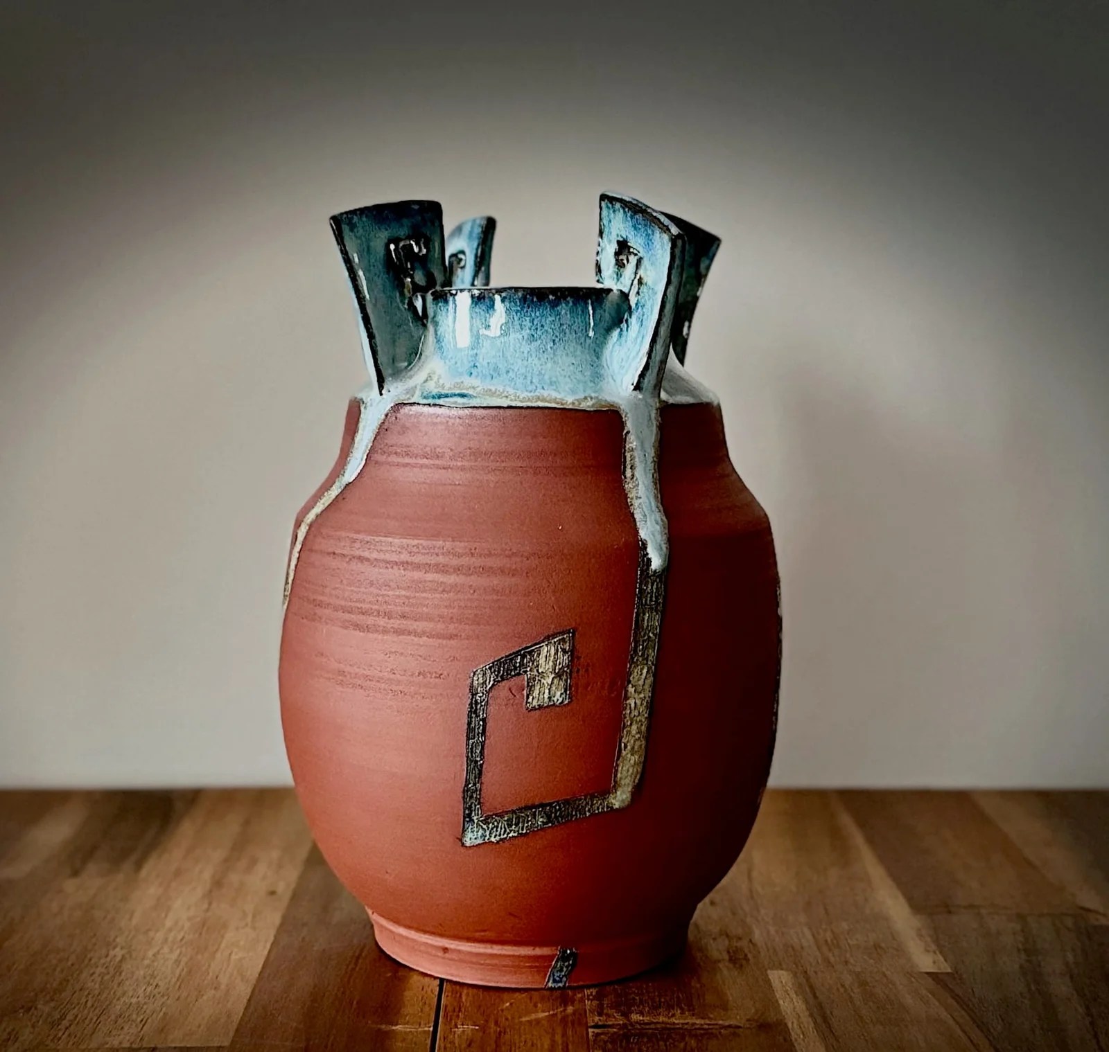 l-atelier-c-h-pha-stos-vase-gr-s-rouge-bleu-24-cm image 3