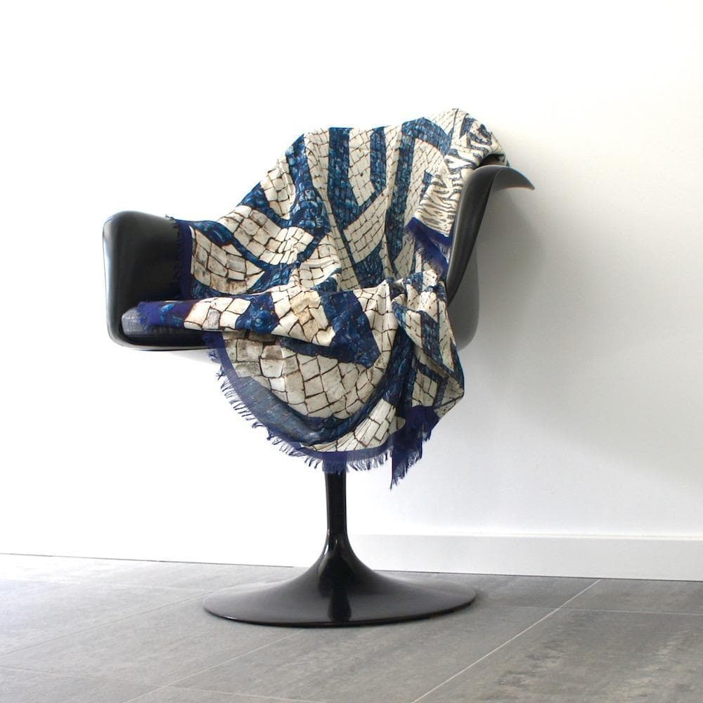 luisa-paix-o-cal-ada-portuguesa-foulard-bleu-100x138-cm image 4
