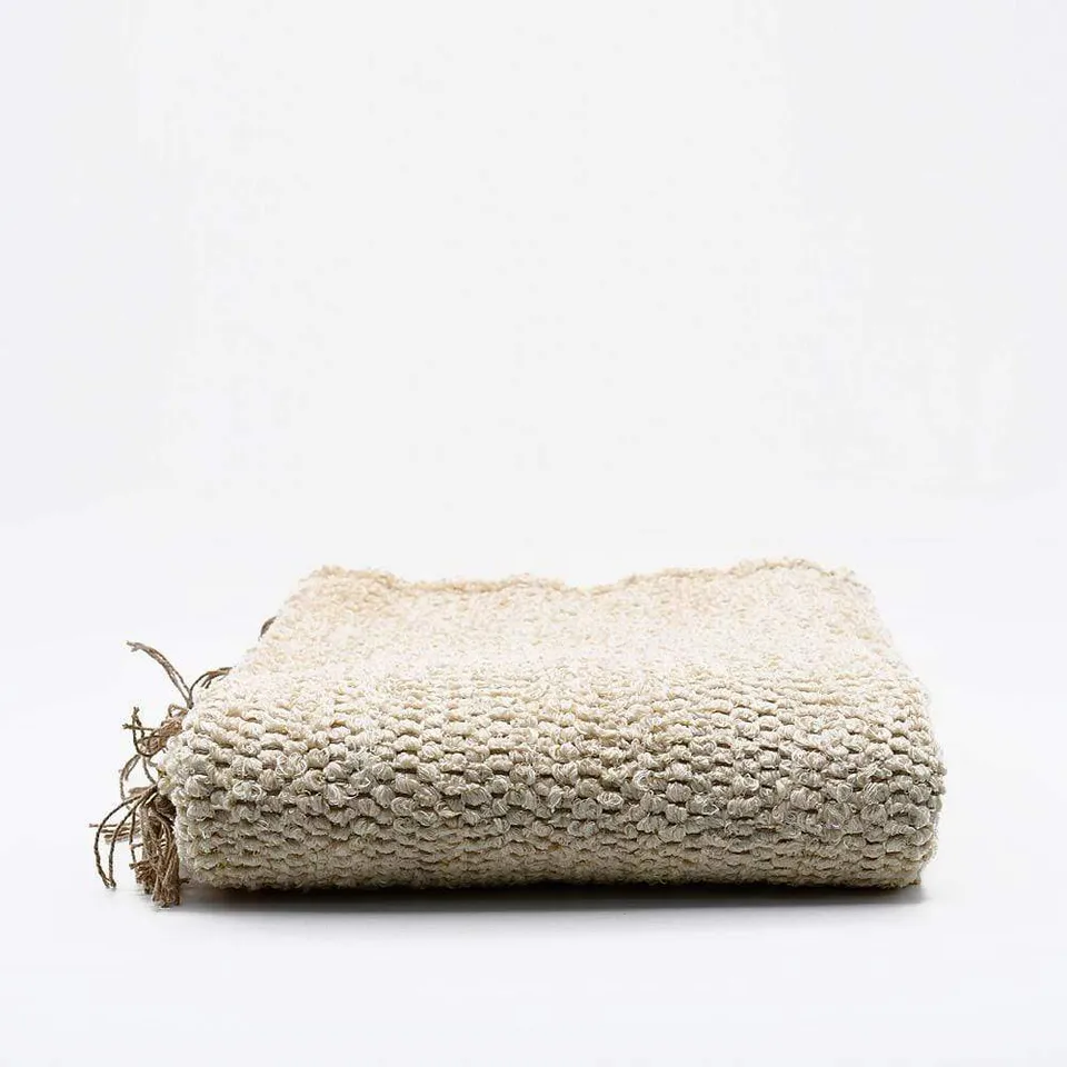 luisa-paix-o-tapis-artisanal-blanc-casse-150x170cm image 1