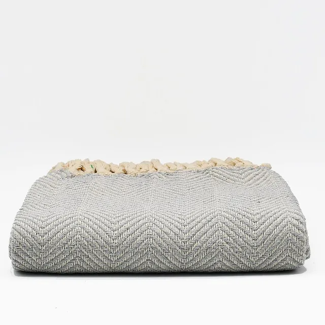 luisa-paix-o-linge-portugal-plaid-chevrons-gris-clair-200x135 image 1