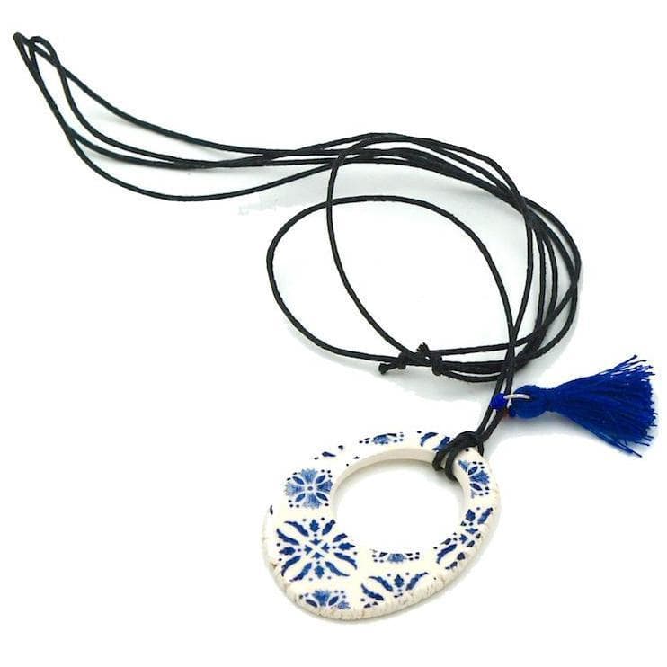 luisa-paix-o-bijoux-du-portugal-collier-c-ramique-azulejos-bleus image 1