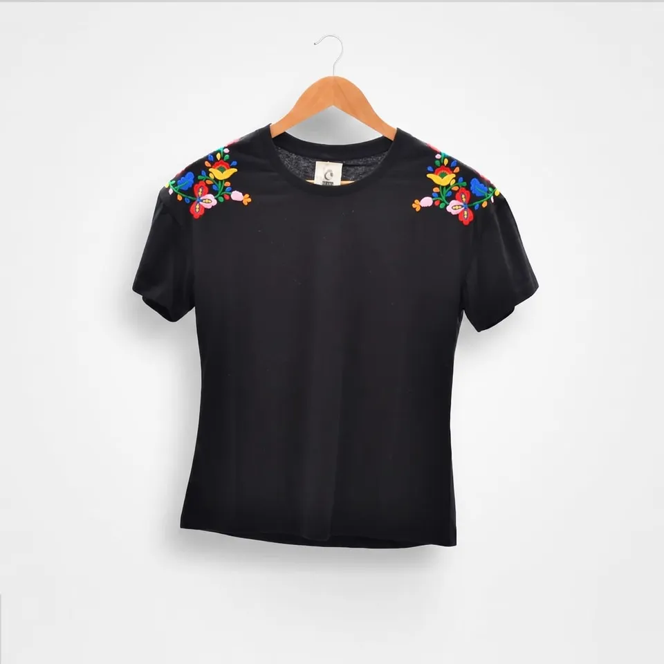 luisa-paix-o-viana-tee-shirt-coton-noir-brod-main image 1