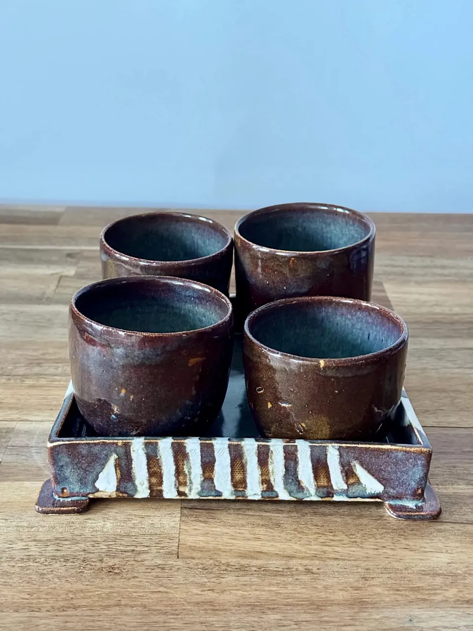 l-atelier-c-crescendo-4-tasses-gr-s-brunes-plateau image 1