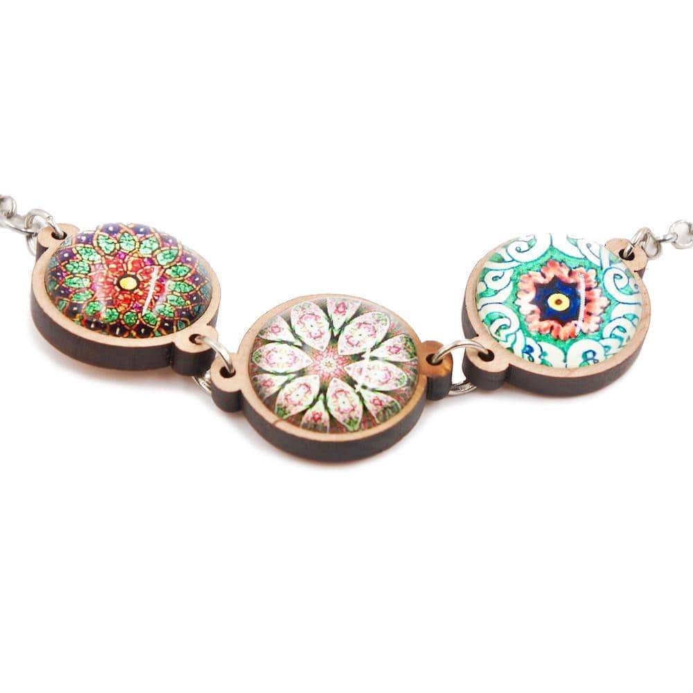 luisa-paix-o-bijoux-du-portugal-collier-3-pendentifs-azulejos-m-tal-3 image 3