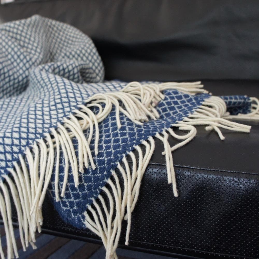 luisa-paix-o-linge-de-maison-plaid-en-laine-bleu-et-beige-130x170 image 3