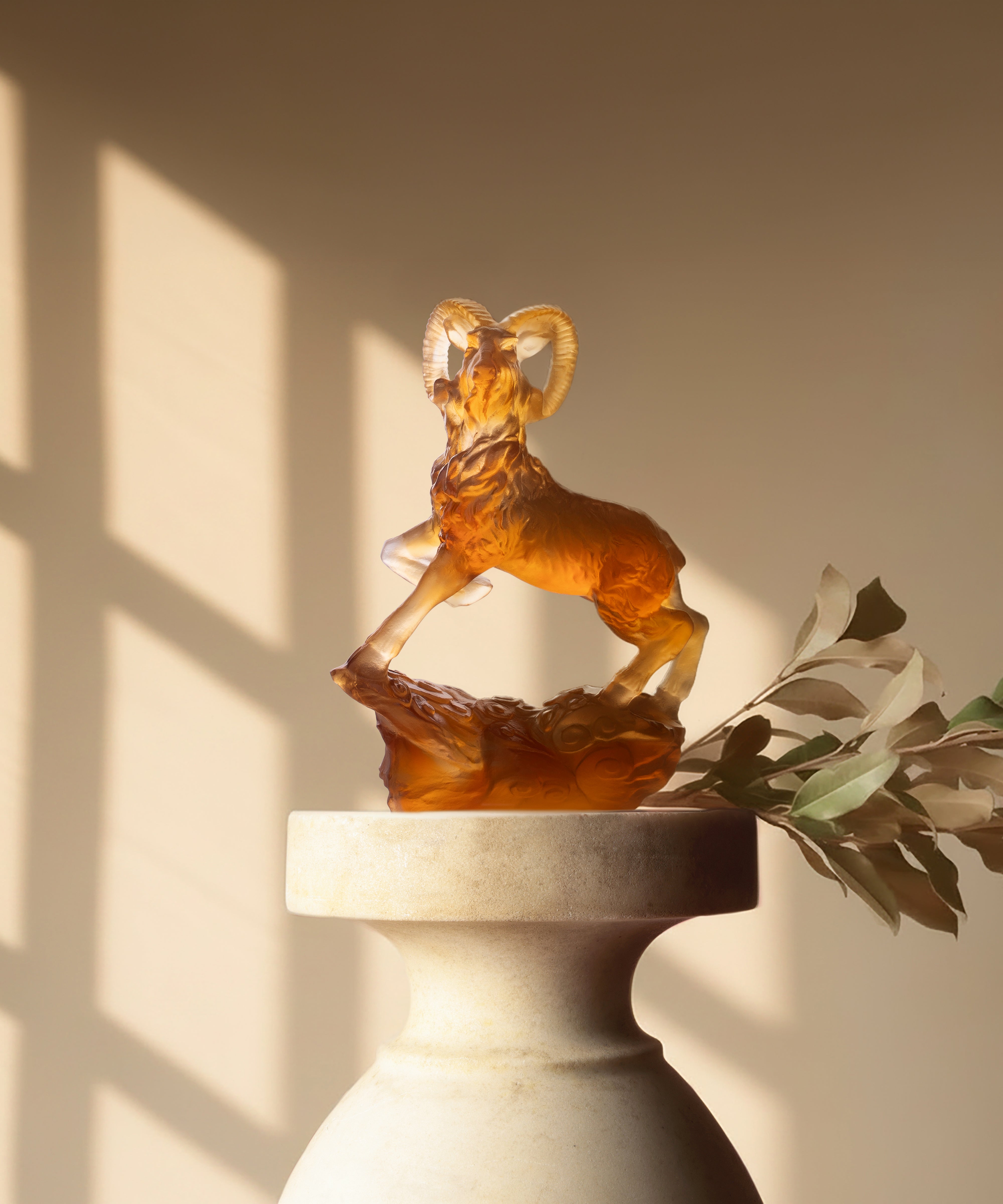 daum-univers-animalier-ch-vre-horoscope-sculpture-ambre-gris-288-ex image 2