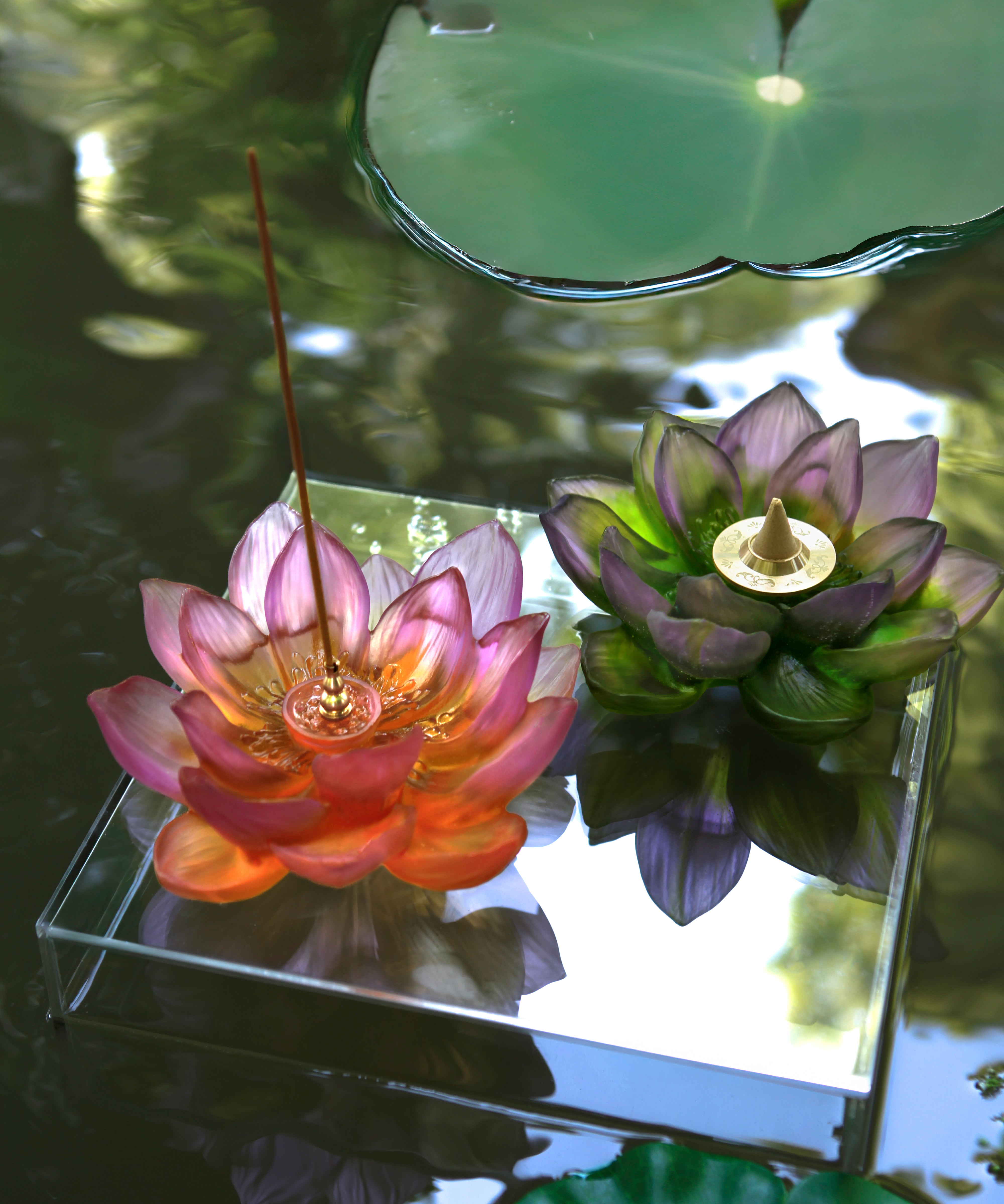 daum-jardin-de-lotus-porte-encens-cristal-violet-vert image 2