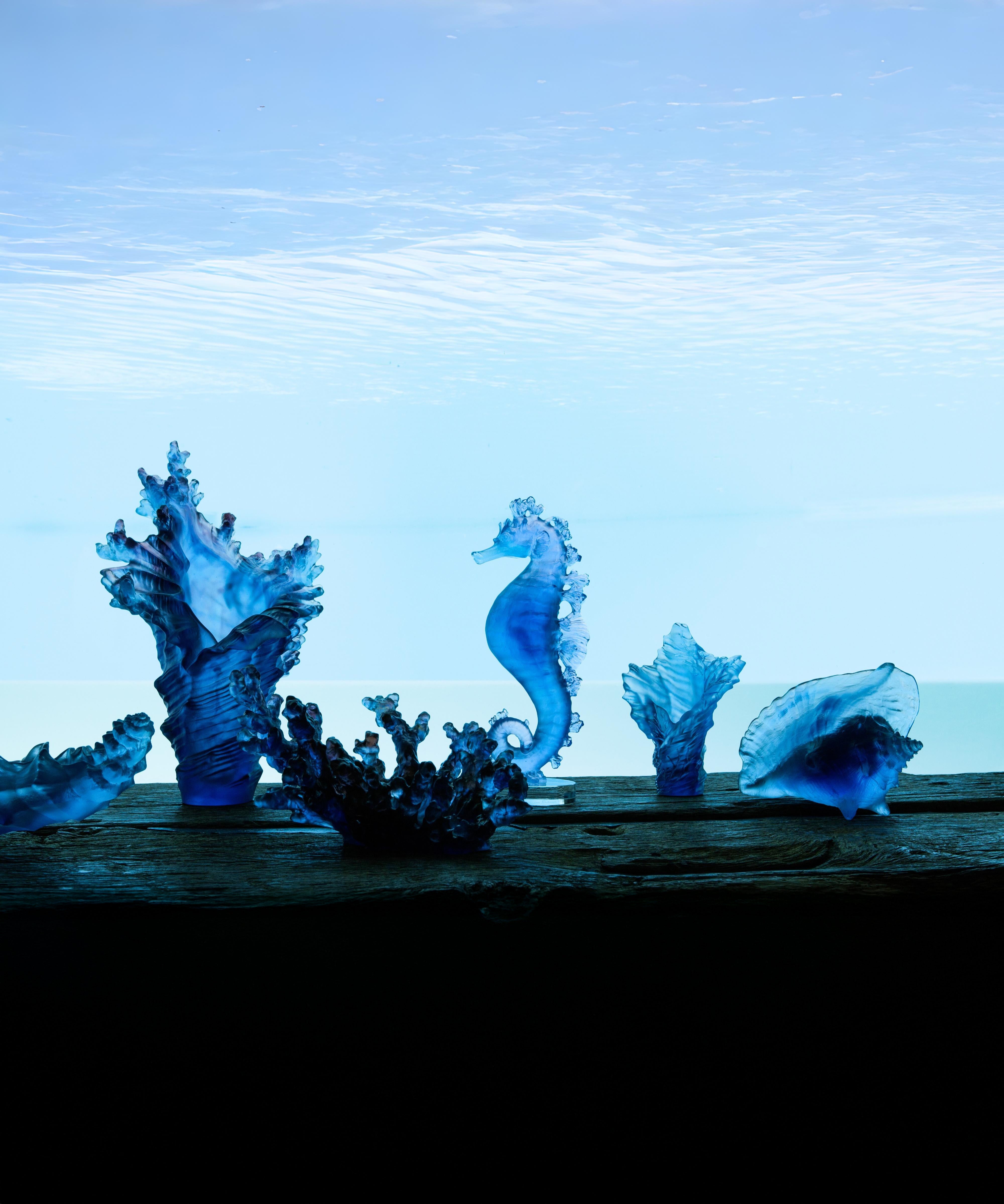 daum-univers-animalier-mer-de-corail-hippocampe-sculpture-bleu-rose image 6
