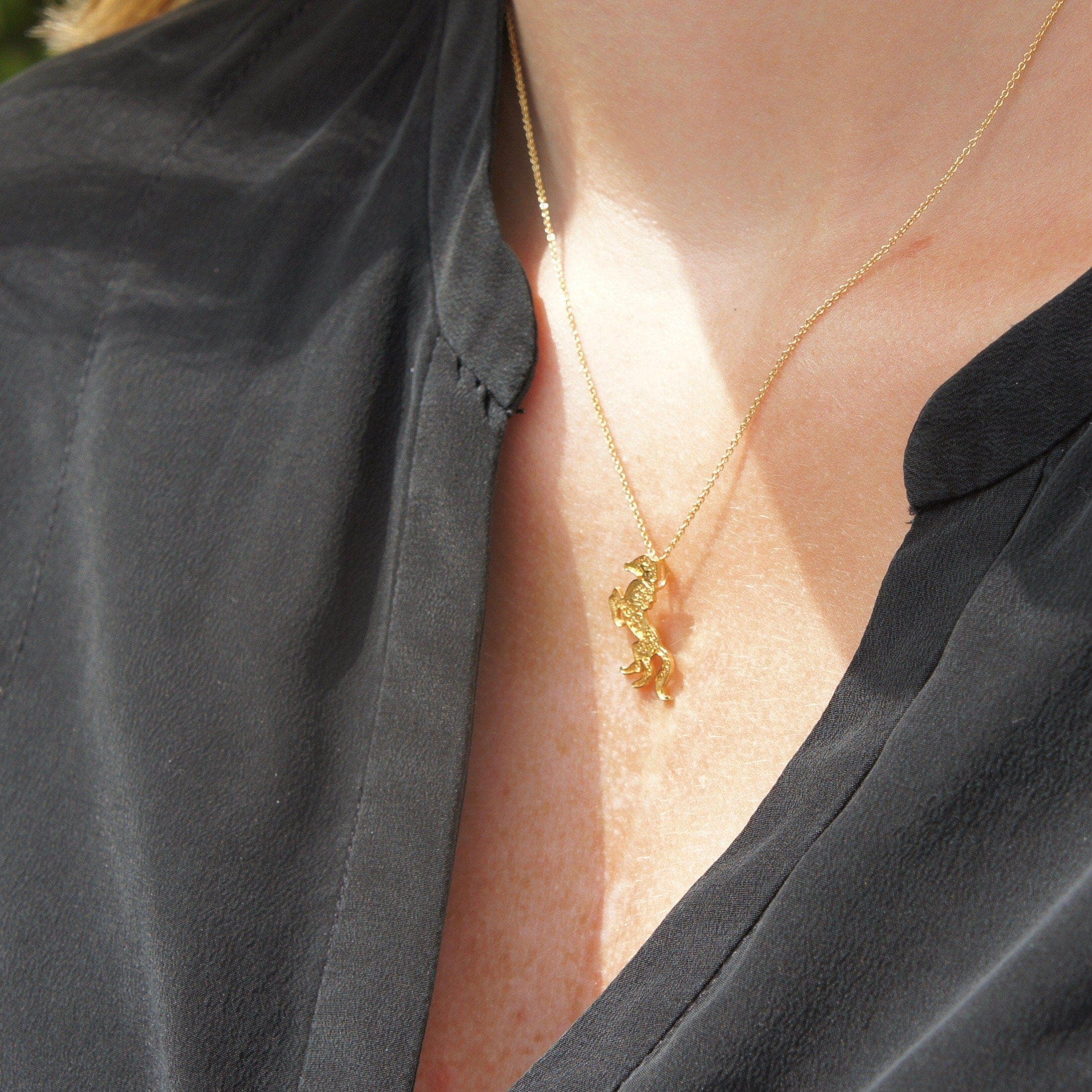 luisa-paix-o-cavalo-i-collier-argent-dor-filigrane-cheval image 4