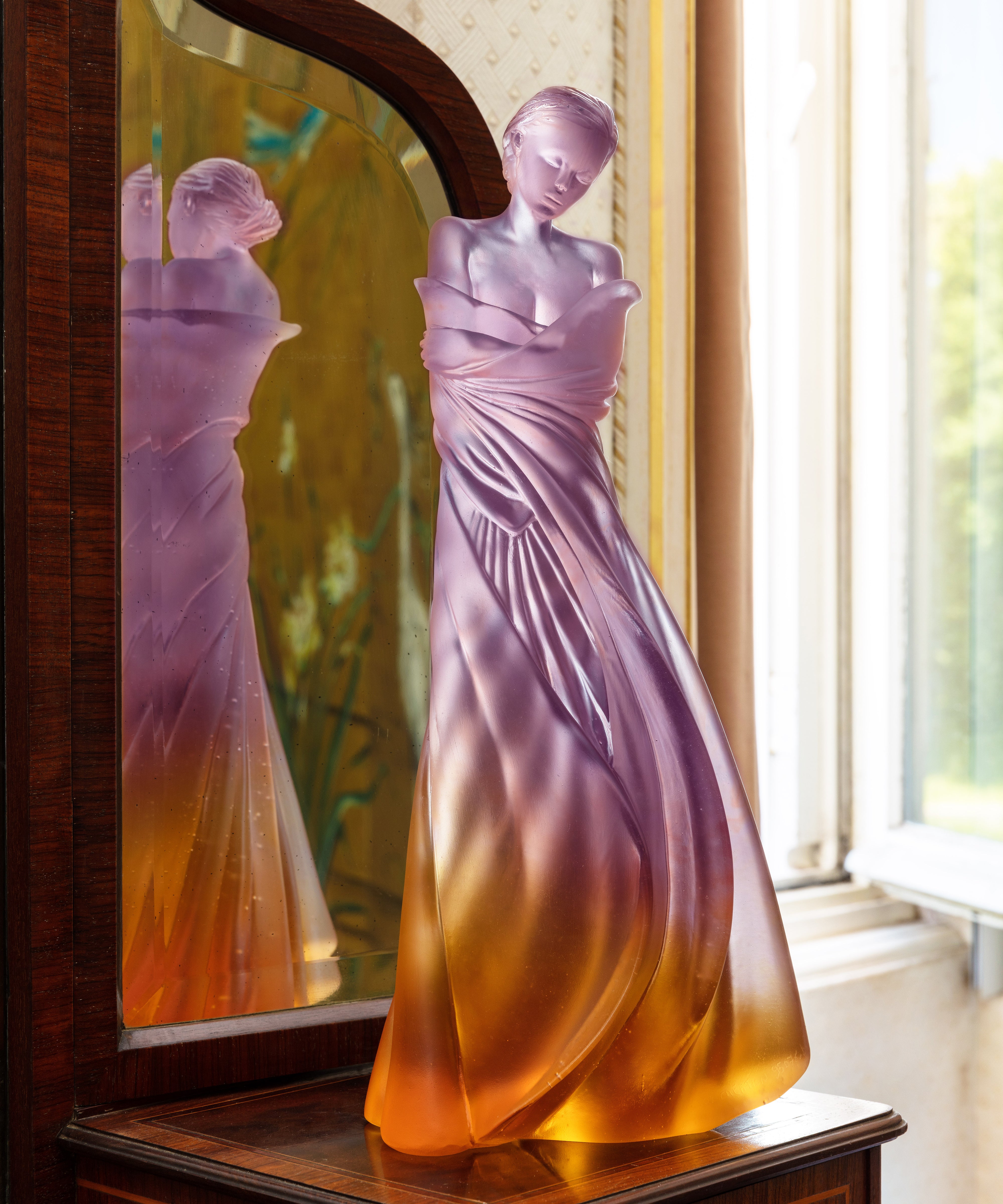 daum-l-hiver-en-soi-sculpture-cristal-ambre-rose image 2