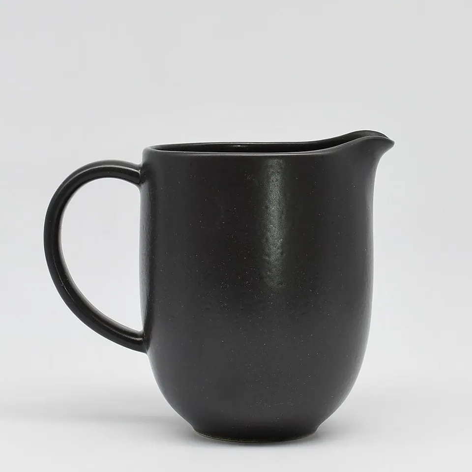 luisa-paix-o-pacifica-carafe-en-gr-s-anthracite-1-7-l image 1
