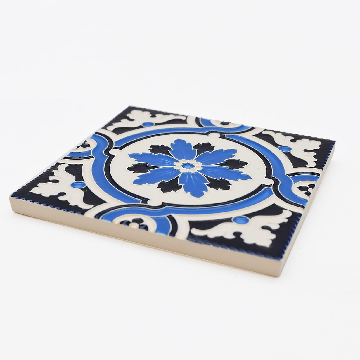 luisa-paix-o-azulejos-hispano-maure-14x14cm-carreau-relief-fait-main-2 image 5